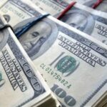 Обсяг ввезення готівкових доларів в Україну значно зріс