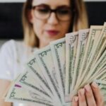 Українці активно продають долари “зі зірочкою”