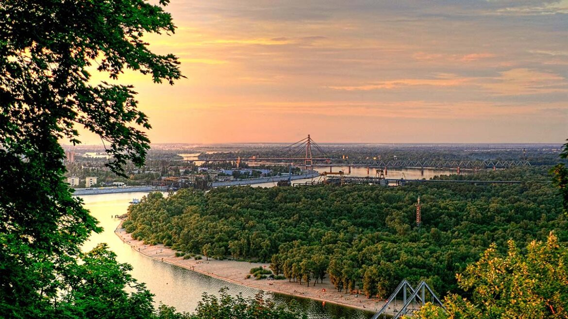 Одіозні забудовники і їхні покровителі з міських структур виставляють ділянки та обʼєкти Труханового острова на інтернет-сайтах оголошень.