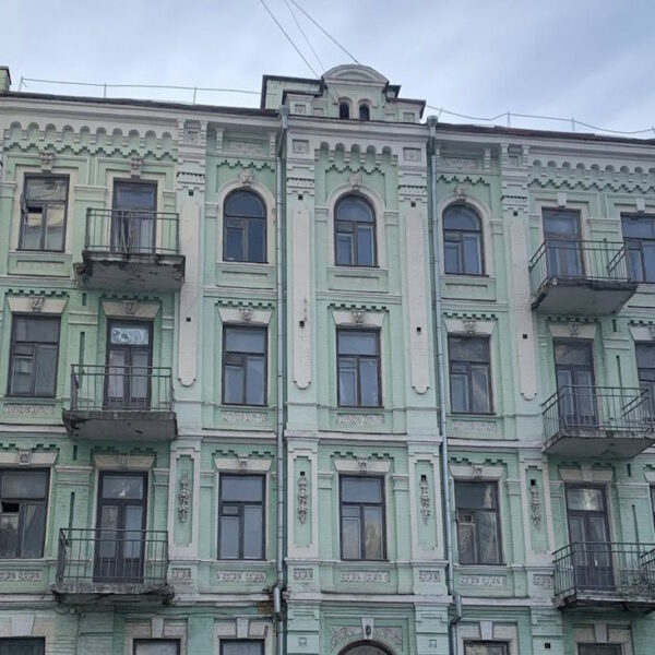 У центрі міста розпочато знесення старої будівлі