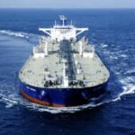 Підсанкційні танкери продовжують перевозити російську нафту до Індії