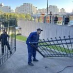 У Києві демонтували паркани, якими ЖК RiverStone відгородив набережну Дніпра