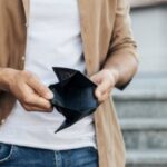 Зниження зарплат і “чотириденка”. Провідні компанії Росії зазнають величезних збитків
