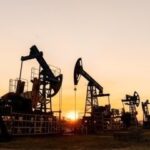 Слово не відмінюється від покупки російської нафти
