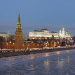«Опинилась у пасці». СЗР прогнозує масштабну кризу в Росії