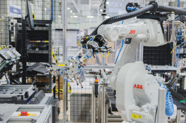 Jabil підтримує клієнтів на всіх етапах життєвого циклу продукту: від інновацій, проєктування та інженерних рішень – до вибору постачальників, виробництва, доставки та гарантійного обслуговування