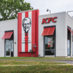 KFC більше не лідер швидкого харчування. Як легендарна мережа відновлюватиме першість? Огляд WSJ