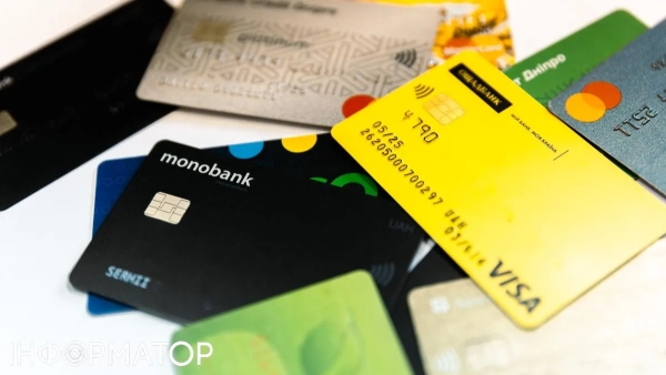 Банківські картки Фото: Інформатор