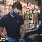 Щастить не тільки бізнесменам: Фіскальна служба вказала, кому конче слід збільшити платню.