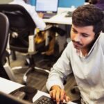 В Індії чат-боти витісняють персонал. Вплив на комерцію та зайнятість: аналіз Reuters.