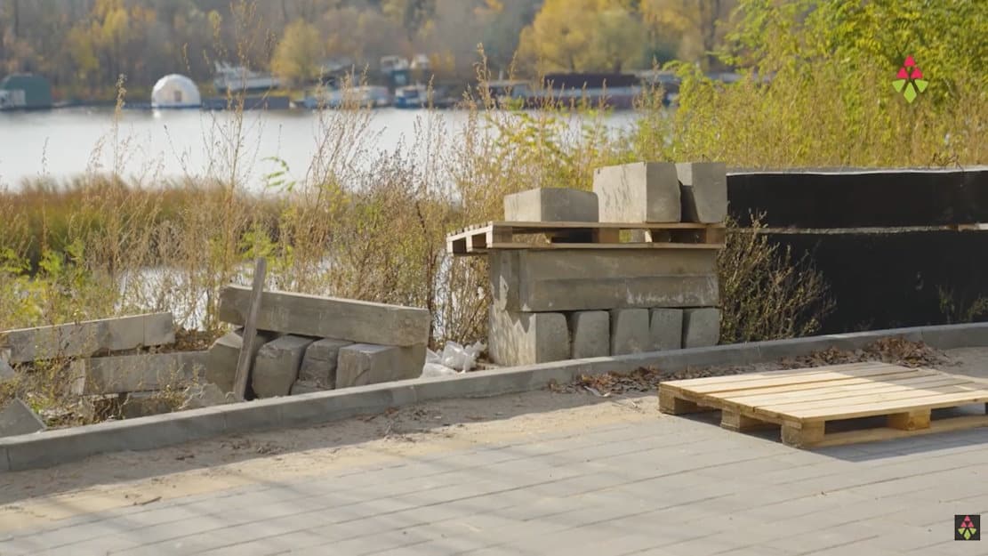 Правоохоронці викрили хитру комбінацію – столичне комунальне підприємство замість приватного забудовника профінансувало облаштування набережної