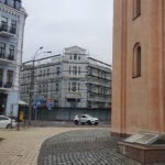 На Подолі незаконно змінюють фасад старої споруди