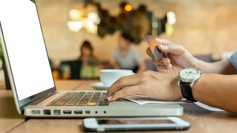 Головна 47 Середній чек при оплаті карткою: у магазинах – 354 гривні, онлайн – 608 гривень