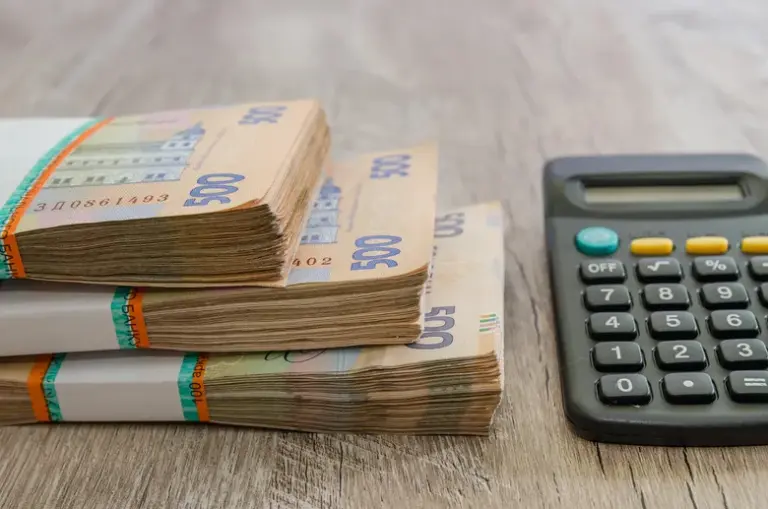 Офіційний курс долара США перетнув позначку в 44 гривні вперше. 14 Офіційний курс долара США перетнув позначку в 44 гривні вперше. 13