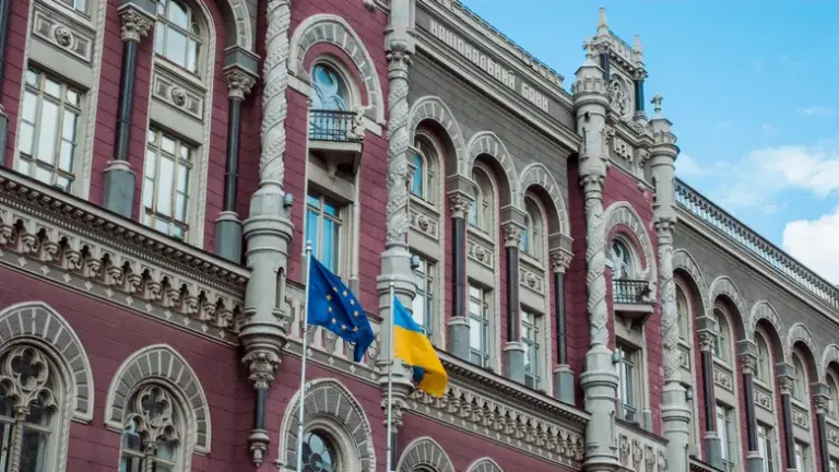 Банк-лідер за часткою непрацюючих кредитів в Україні змінився вперше за дев'ять років. 9