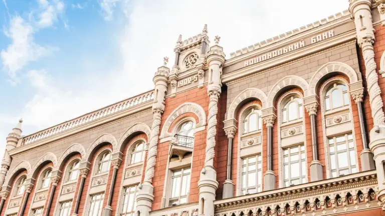 Національний банк України припинив діяльність банків, вилучених у Богуслаєва та Гінера. 15