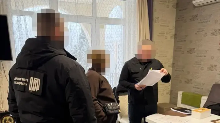 ДБР підозрює у виведенні з банківської власності нерухомості вартістю 200 мільйонів гривень 5 ДБР підозрює у виведенні з банківської власності нерухомості вартістю 200 мільйонів гривень 5