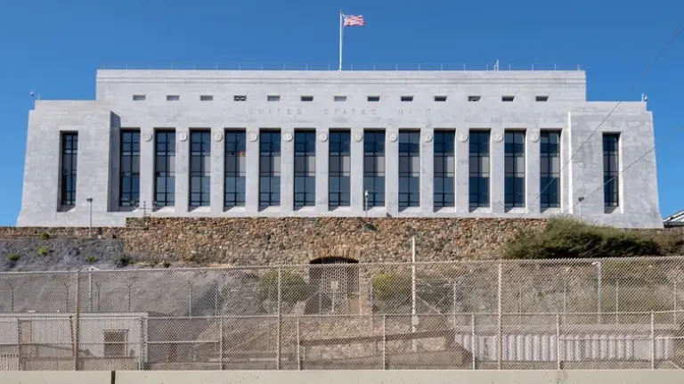 Монетний двір США тимчасово вилучив оливкову гілку з 10-центової монети – знімки 2 Монетний двір США тимчасово вилучив оливкову гілку з 10-центової монети – знімки 2