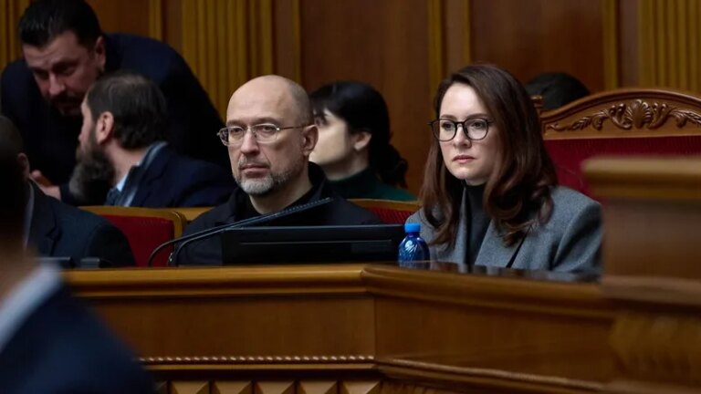 Свириденко заперечує Гетманцеву: катастрофи у квітні не передбачається 13