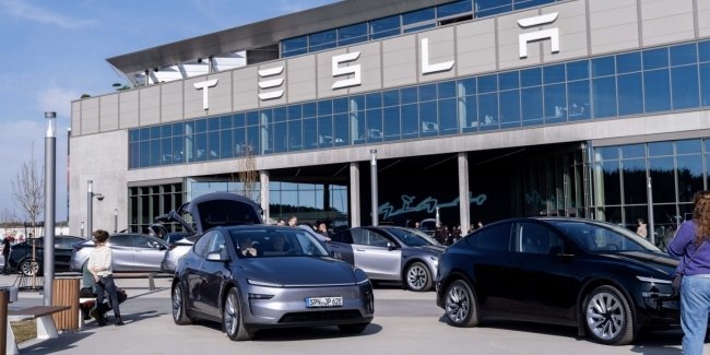 Tesla оновлює програмне забезпечення: нові можливості вже доступні