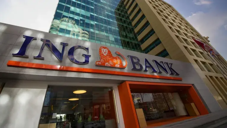 ING Group відмовилася від угоди щодо продажу свого російського банку, оскільки покупець не отримав необхідного схвалення. 4