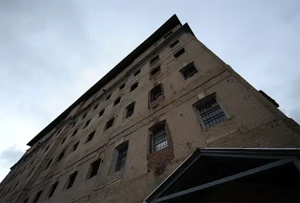 Затримано заступника начальника СІЗО "Бутирка" за підозрою в незаконному майнінгу 4 Затримано заступника начальника СІЗО "Бутирка" за підозрою в незаконному майнінгу 4