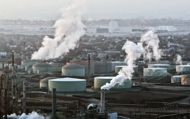 Головна 27 Іранські напади призупинили діяльність нафтопереробних заводів двох великих…