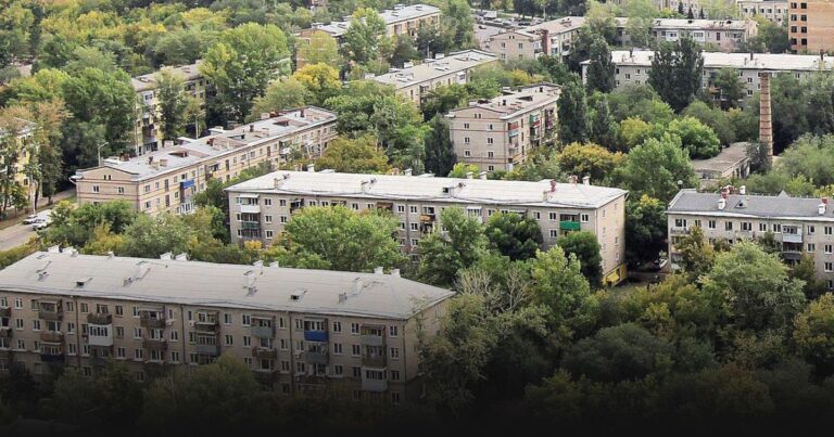 Влада пояснила, що станеться з "хрущовками" і чи можливе відселення мешканців старих будівель. 1 Влада пояснила, що станеться з "хрущовками" і чи можливе відселення мешканців старих будівель. 1