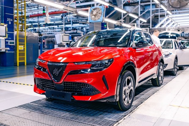 Stellantis готує до прем'єри новий електричний B-SUV 7 Jeep Avenger