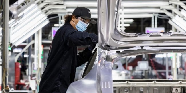 Tesla оновила програмне забезпечення: вивчаємо ключові нововведення