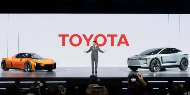 Головна 23 Toyota випускає оновлену версію популярного позашляховика