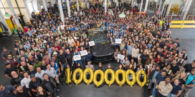 Tesla відсвяткувала виробництво 10-мільйонного електромобіля