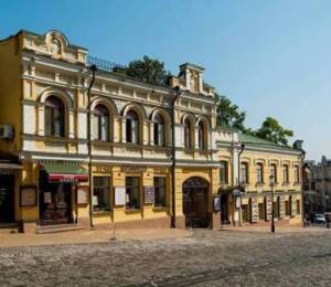 На Андріївському узвозі триває комплексна реконструкція автоматичних паркувальних стовпчиків. 3 На Андріївському узвозі триває комплексна реконструкція автоматичних паркувальних стовпчиків. 3