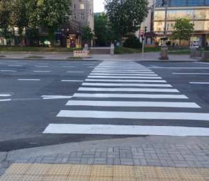 Навколо станції метро «Лук’янівська» встановлюють тимчасовий надземний пішохідний міст. 9