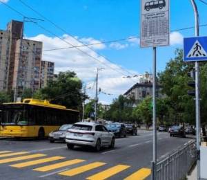 Біля станції метро "Лук'янівська" відкрито світлофорний пішохідний перехід 6 Біля станції метро "Лук'янівська" відкрито світлофорний пішохідний перехід 6