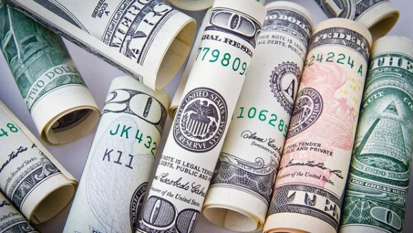 Валютні втручання НБУ за сім днів знову перевищили 1 мільярд доларів, це вже п'ятий подібний випадок за шість тижнів. 17