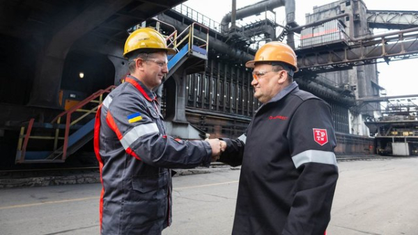 "Метінвест" незважаючи на бойові дії та додаткові труднощі, з першого липня збільшує оплату праці робітникам на 10%, крім управлінського персоналу. 7 "Метінвест" незважаючи на бойові дії та додаткові труднощі, з першого липня збільшує оплату праці робітникам на 10%, крім управлінського персоналу. 7
