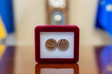 Національний банк вводить у обіг пам'ятну монету вшанування загиблих у полоні. 1 Національний банк вводить у обіг пам'ятну монету вшанування загиблих у полоні. 1