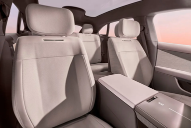 Range Rover показав свій перший електричний гран-турер GT (фото) 14 Range Rover показав свій перший електричний гран-турер GT (фото) 14