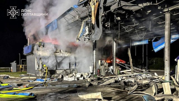 Усі АЗС на шляху з Харкова до Полтави зруйновано РФ, повідомляє депутат облради.