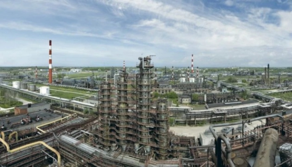 Рязанський нафтопереробний завод зупинив свою діяльність після атаки безпілотників, повідомляє Reuters. 13 Рязанський нафтопереробний завод зупинив свою діяльність після атаки безпілотників, повідомляє Reuters. 13