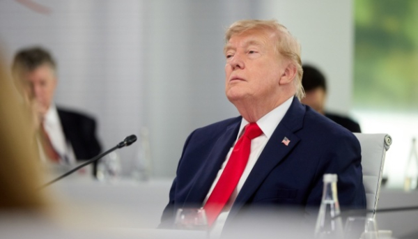 Трамп погрожує запровадити нові мита для Євросоюзу через штраф для Google у розмірі 1 мільярда доларів.