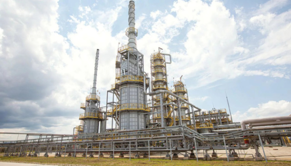 Удари українських дронів вивели з ладу майже половину нафтових потужностей Росії – FT
