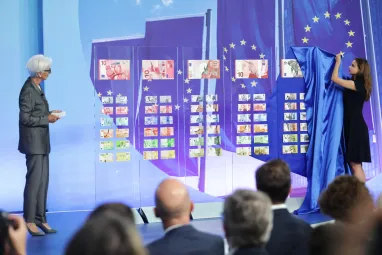 Європейський центральний банк запропонував 10 нових варіантів дизайну для купюр євро (з фотографіями)