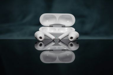 Apple розробляє AirPods із вбудованими камерами
