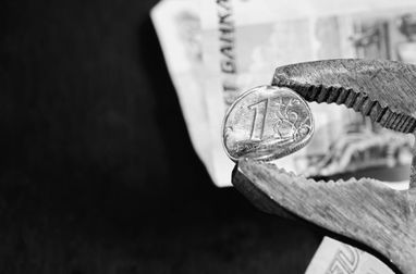 Російська фінансова розвідка отримає доступ до всіх грошових переказів громадян рф