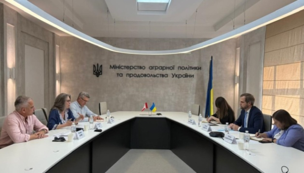 Канада надасть Україні рукави для зберігання зерна, що допоможе зберегти врожай.