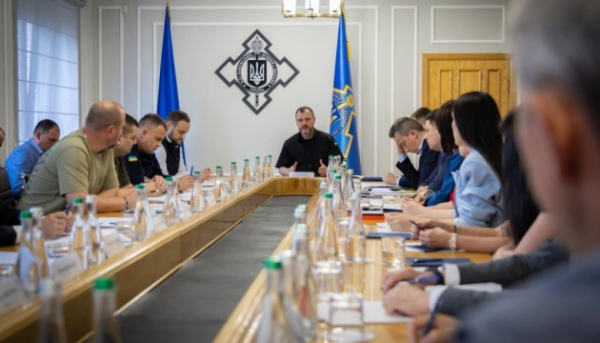 Керівник зустрівся з бізнес-спільнотою: Уряд розробляє заходи для убезпечення логістичних маршрутів від російських обстрілів