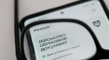 Коли чоловікам за кордоном відмовлять у консульських послугах: у МЗС назвали три підстави