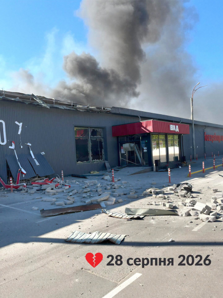 Гипермаркет FOZZY в Вишневом поврежден